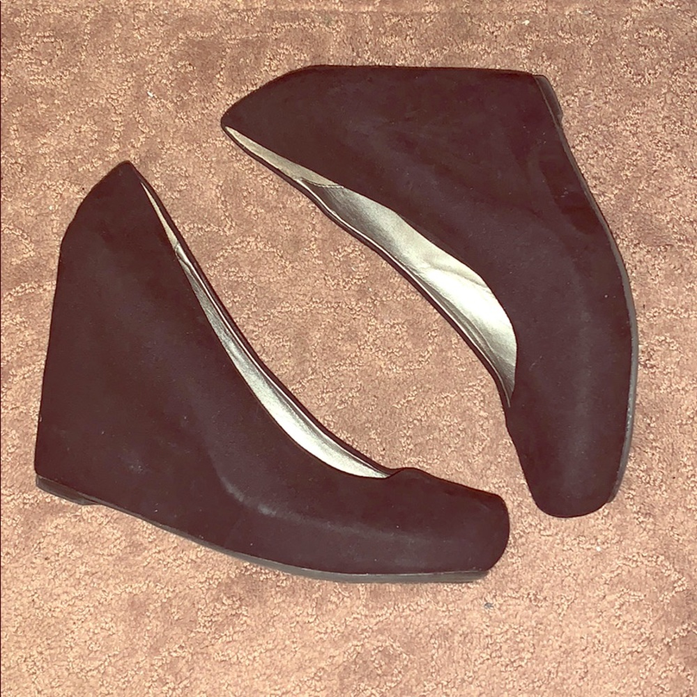 Fergalicious black wedges